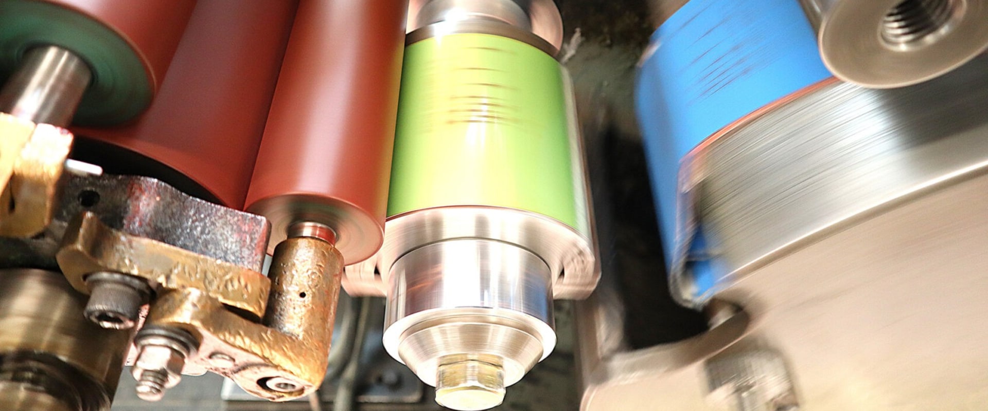 The Benefits of Using Plastic and Metal for Custom Signs and Printing Services